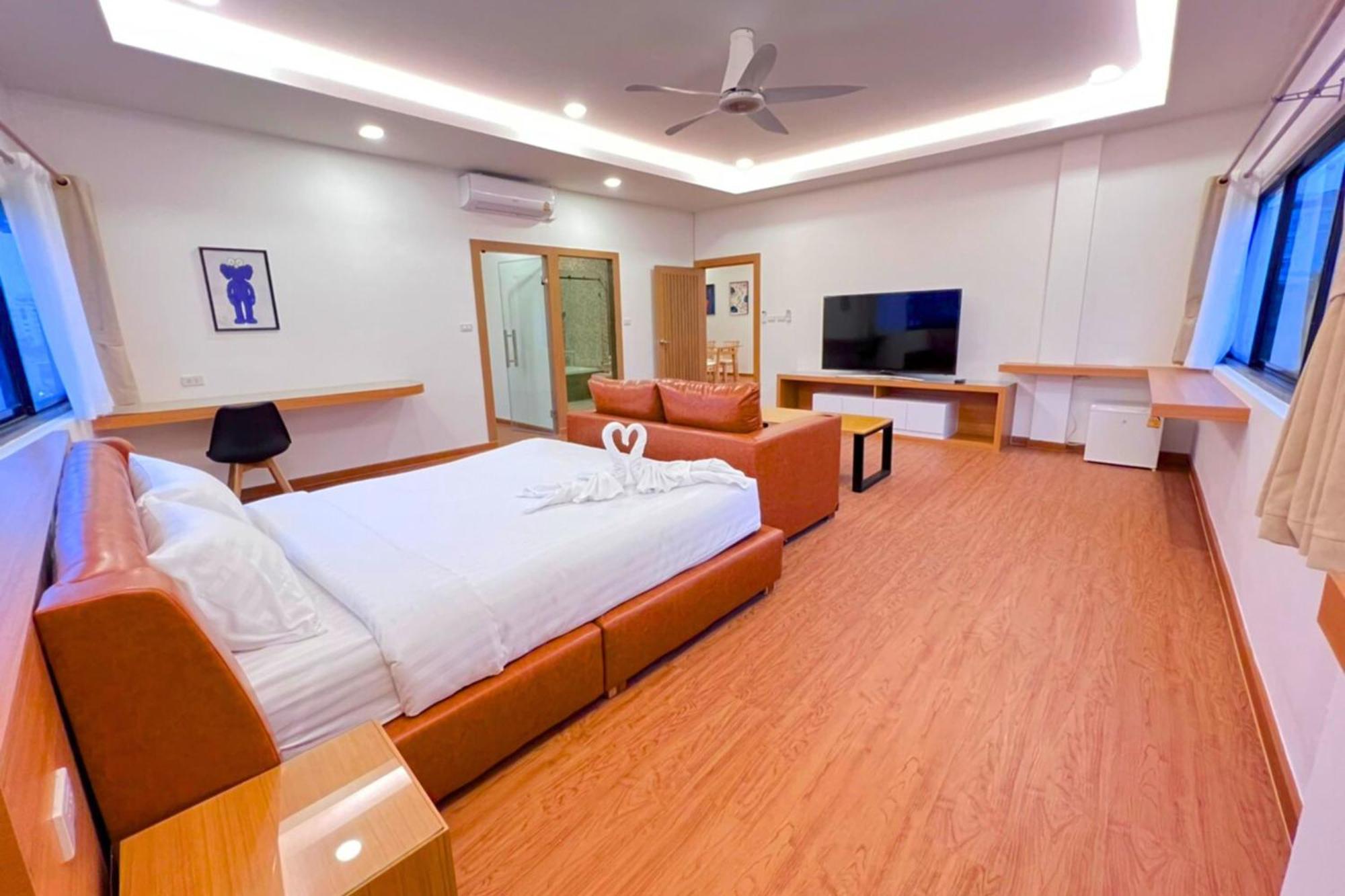 The Lodge Pattaya Eksteriør bilde
